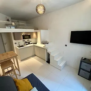 Studio A Louer Au Coeur Du Carre Dor A Nice, Rue Dalpozzo A 150 Metres Des Plages Nice